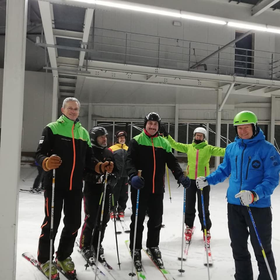 Dit i een foto van skiclub Zondal aspen met de monitoren monitoren